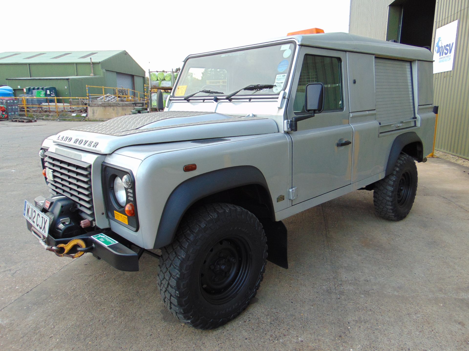 1 Owner 2013 Land Rover Defender 110 Puma hardtop 4x4 Utility vehicle ONLY 101,176 MILES! - Image 3 of 40