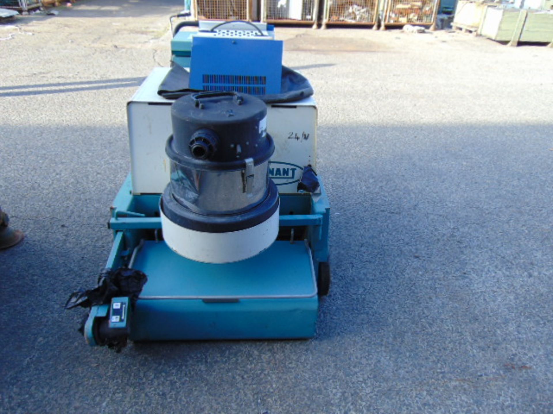 Tennant 42E Sweeper c/w charger vacuum etc - Image 7 of 7