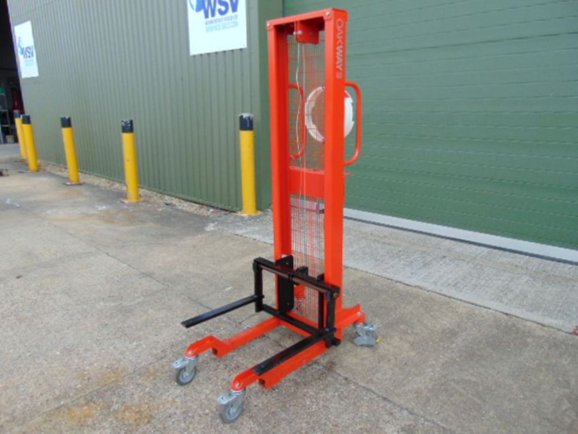 Advanced Handling 150 Kg Material Lift UNISSUED From MOD - Image 3 of 12