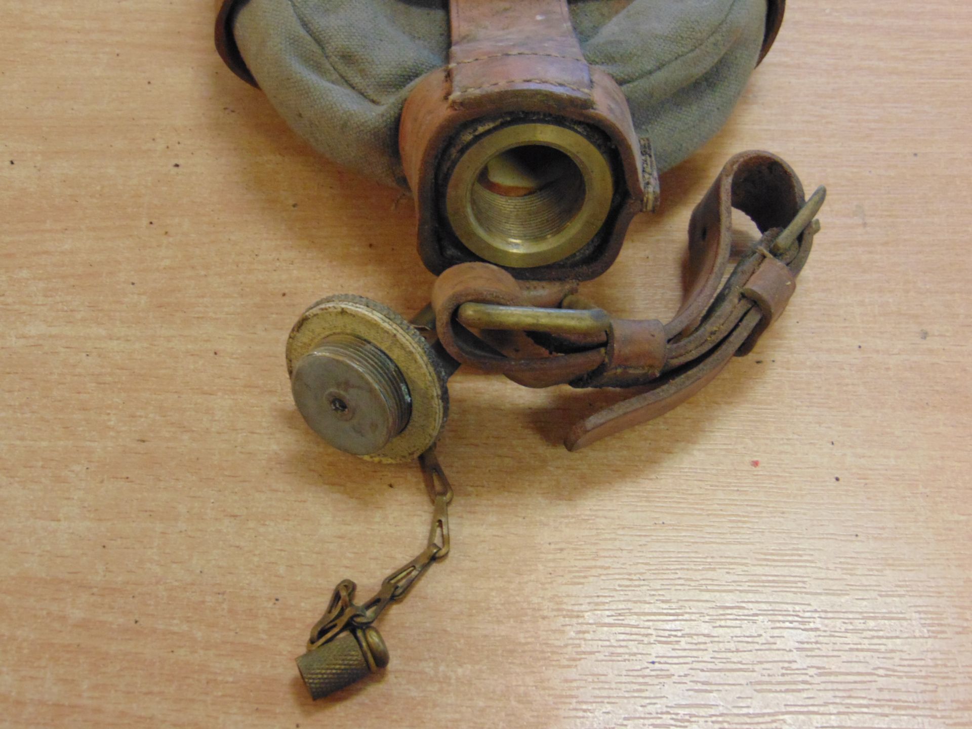 RARE GERMAN WW2 OIL BOTLE UNISSUED - Image 3 of 4