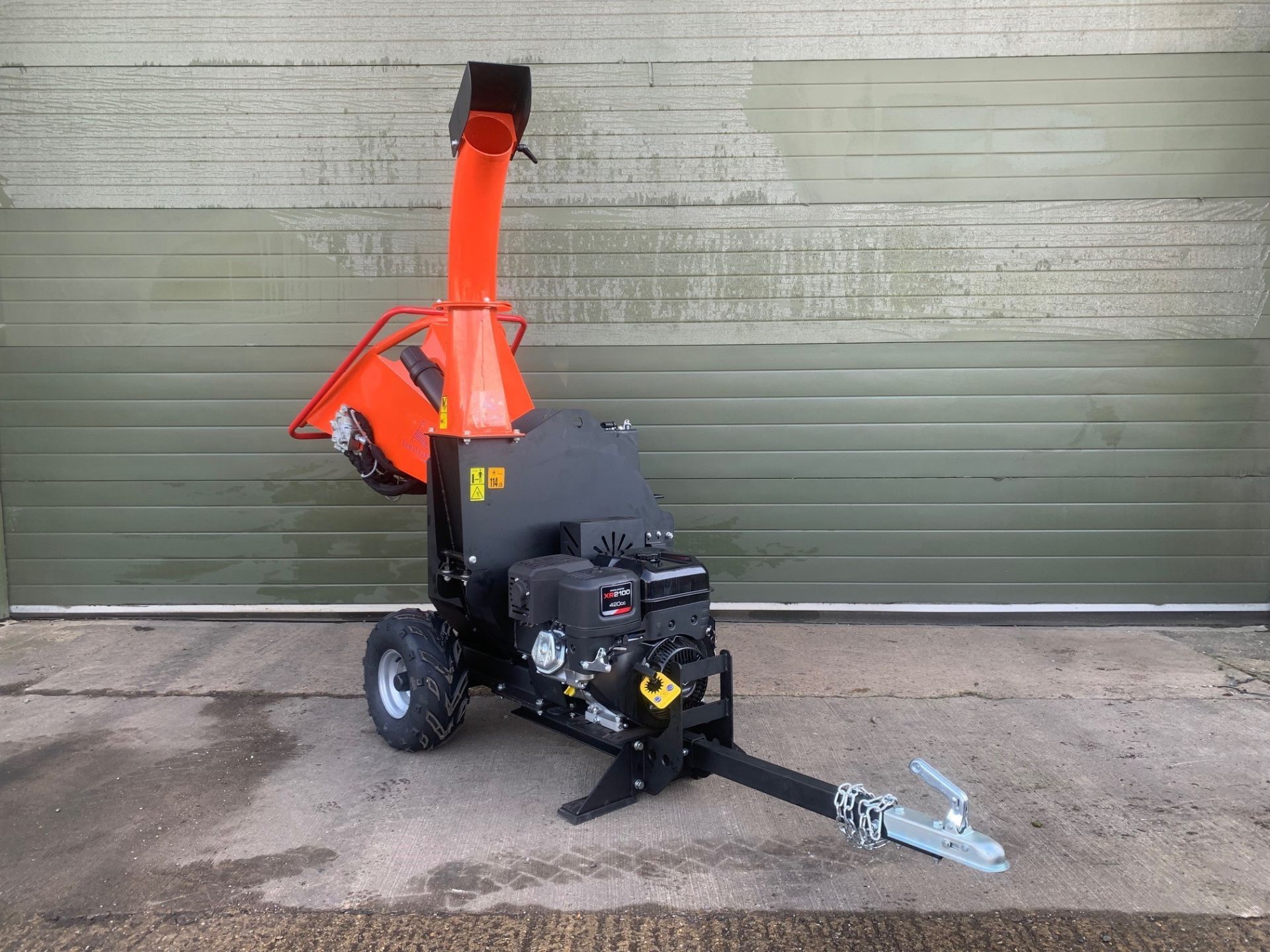 * BRAND NEW * Unused Armstrong DR-GS-15SF Electric start, Petrol Powered Hydraulic feed Wood Chipper - Image 2 of 41