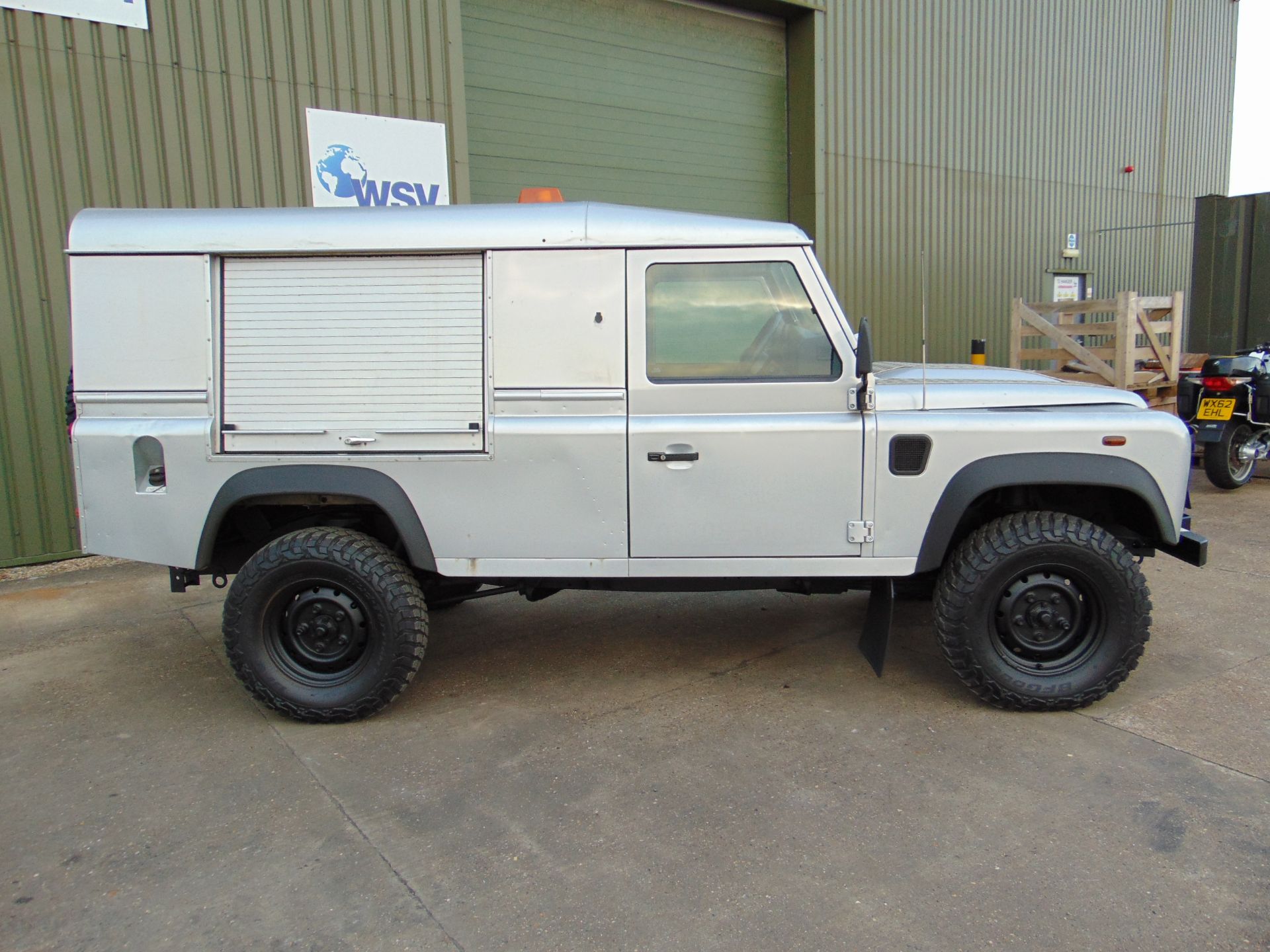 1 Owner 2013 Land Rover Defender 110 Puma hardtop 4x4 Utility vehicle ONLY 101,176 MILES! - Image 5 of 40