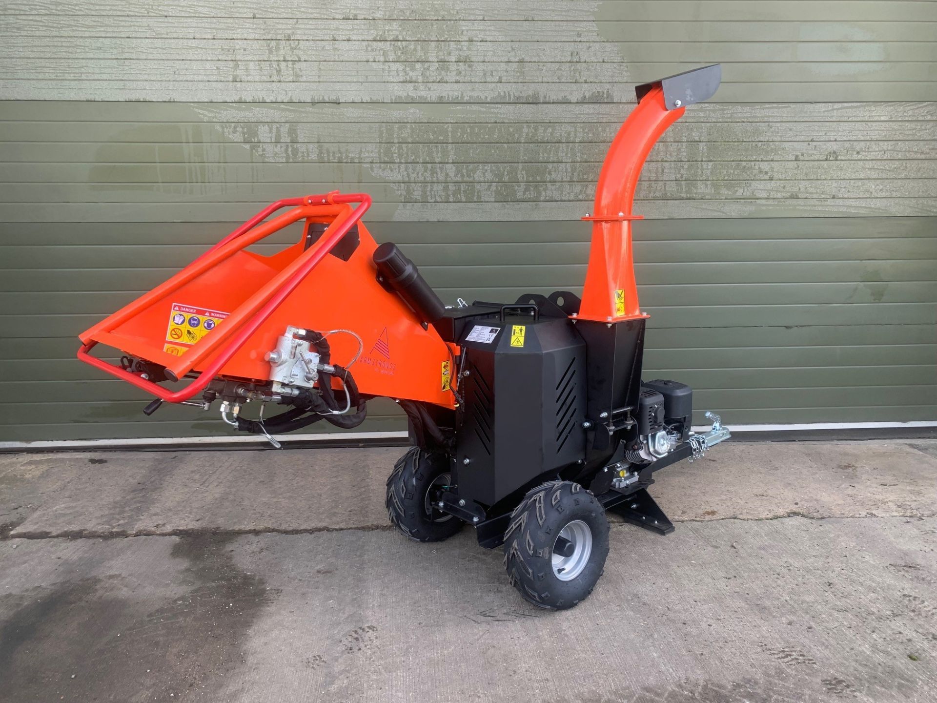 * BRAND NEW * Unused Armstrong DR-GS-15SF Electric start, Petrol Powered Hydraulic feed Wood Chipper - Image 3 of 41