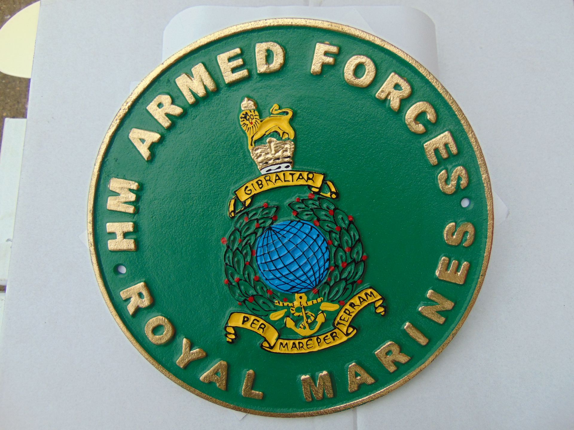 ROYAL MARINES HAND PAINTED CAST IRON WALL PLAQUE 24cms diam - Image 3 of 3