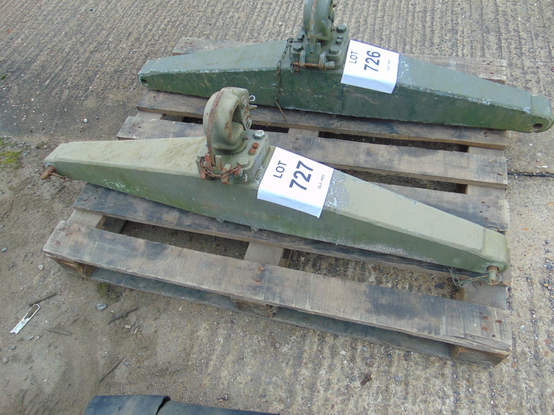 FV 432 Nato Tow bar as shown c/w Hitch - Image 2 of 2