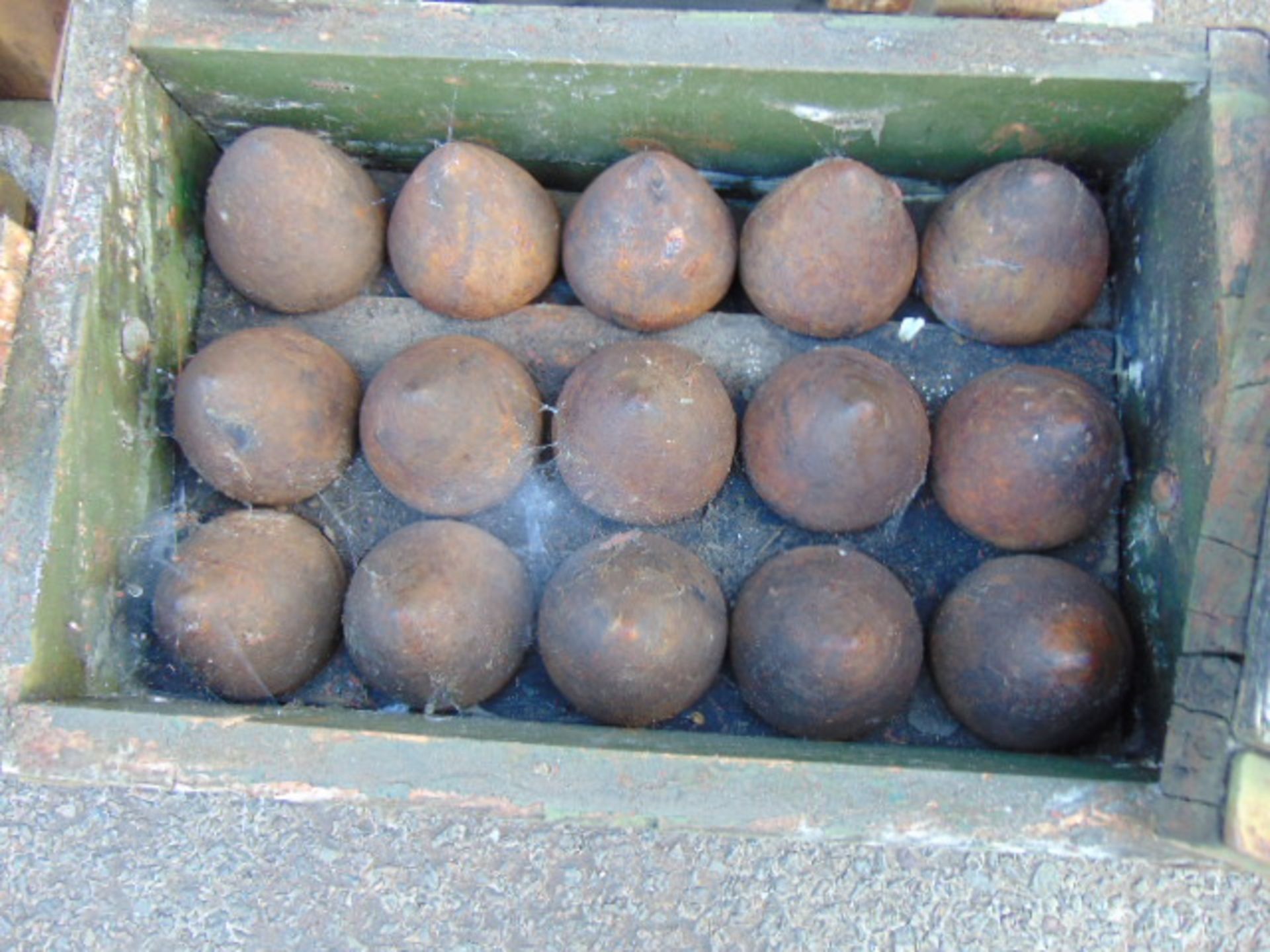 30 x Very Rare Steel Demolition Points as shown Unissued in original Transit case - Image 3 of 3