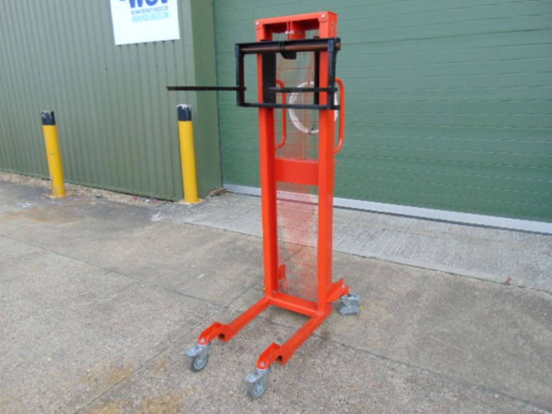 Advanced Handling 150 Kg Material Lift UNISSUED From MOD - Image 2 of 12