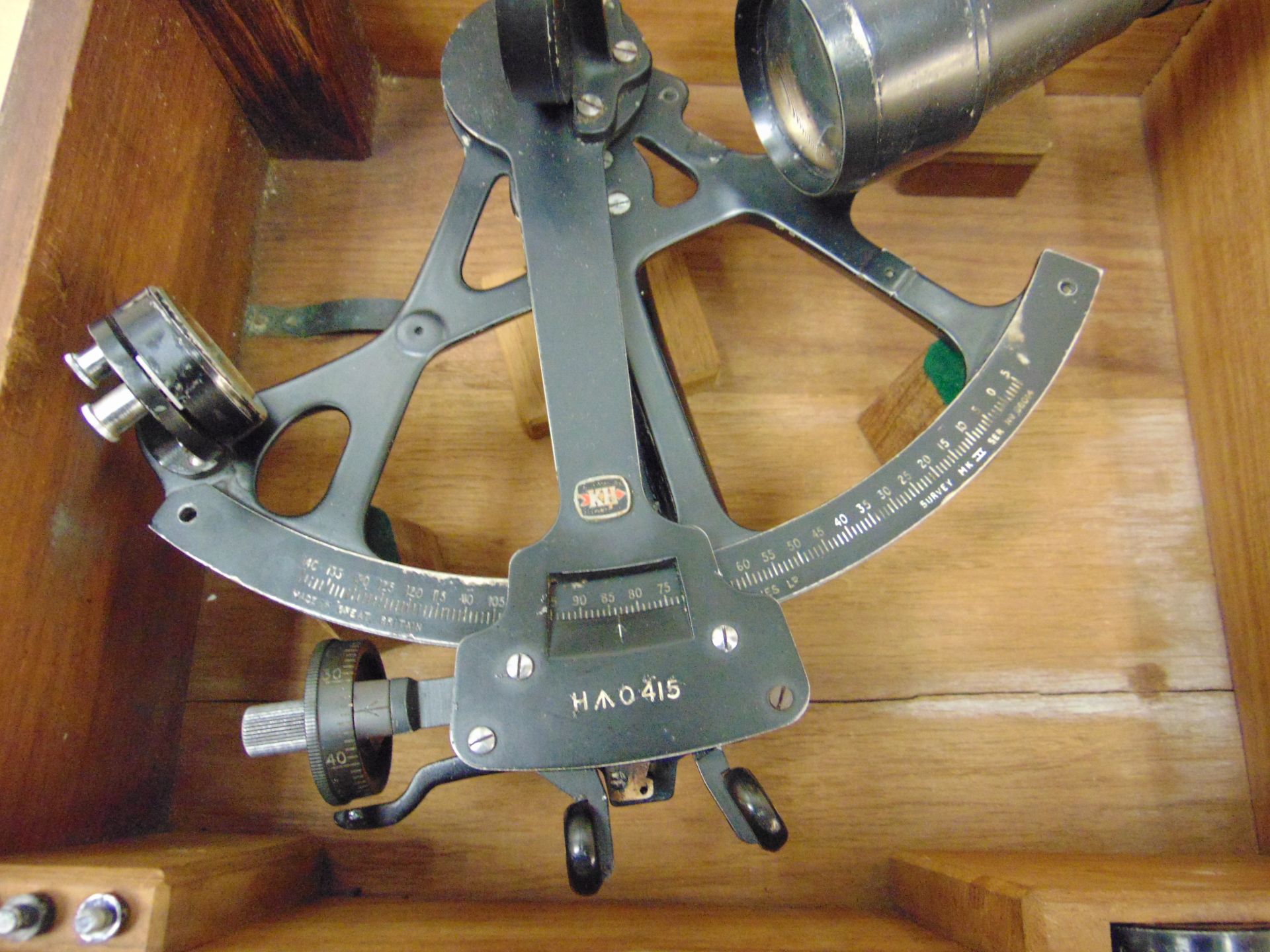 V. NICE KELVIN HUGHES SEXTANT BROAD ARROW MARKED AND IN ORIGINAL BOX - Image 3 of 8
