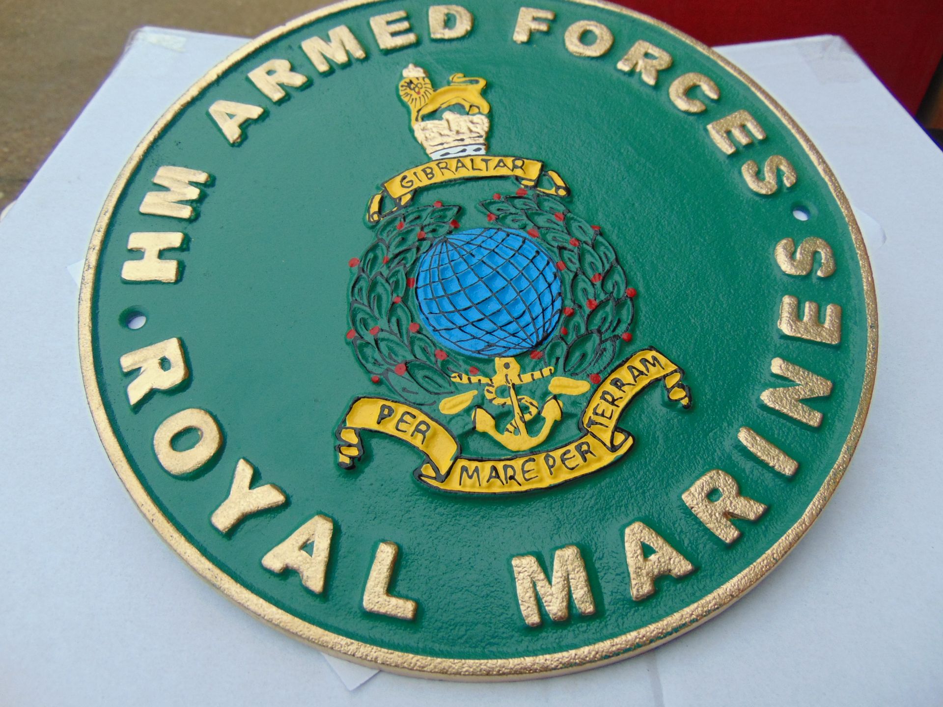 ROYAL MARINES HAND PAINTED CAST IRON WALL PLAQUE 24cms diam - Image 2 of 3