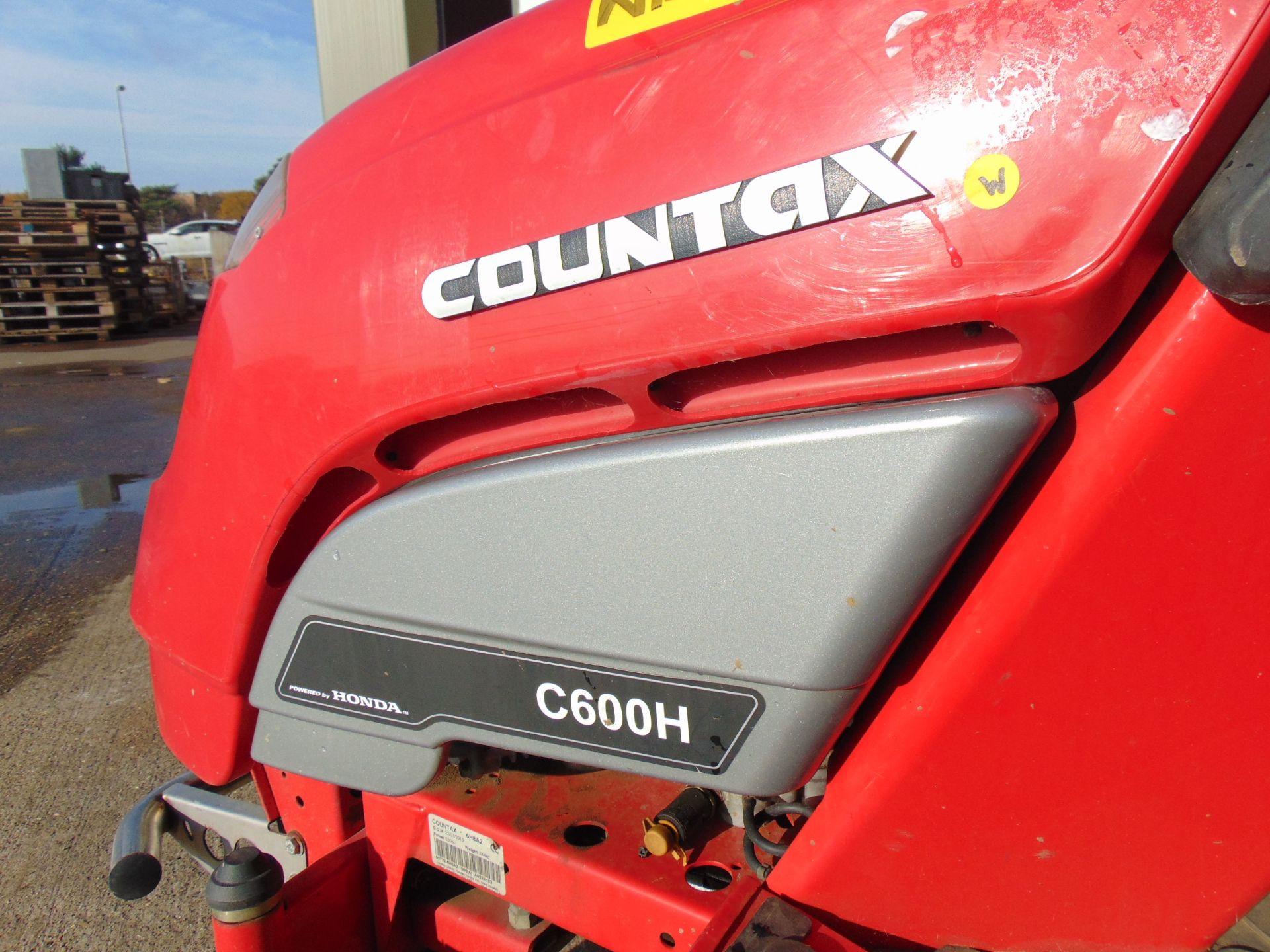 Countax C600H Ride On Garden Tractor c/w AM002 Powered Scarifier - Image 13 of 16