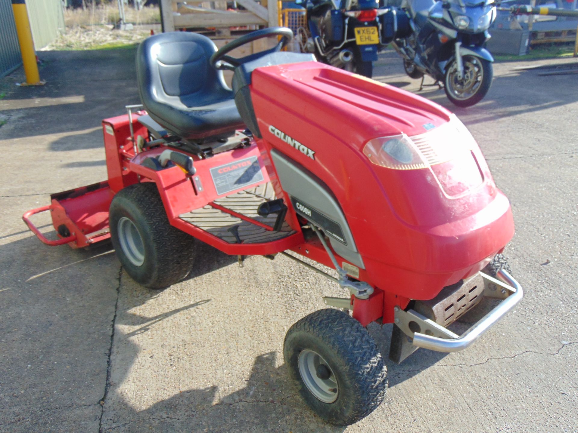 Countax C600H Ride On Garden Tractor c/w AM002 Powered Scarifier - Image 4 of 16