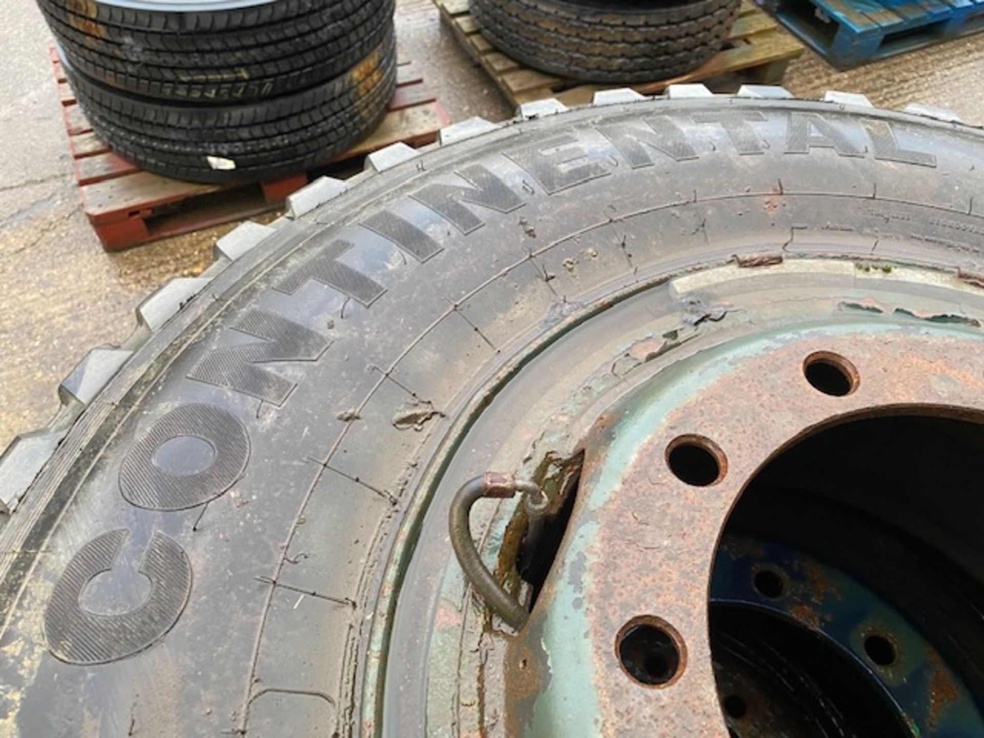 Qty 4 x Continental 12.00R20 HSC Construction tyres on 10 stud split rims - Image 6 of 7