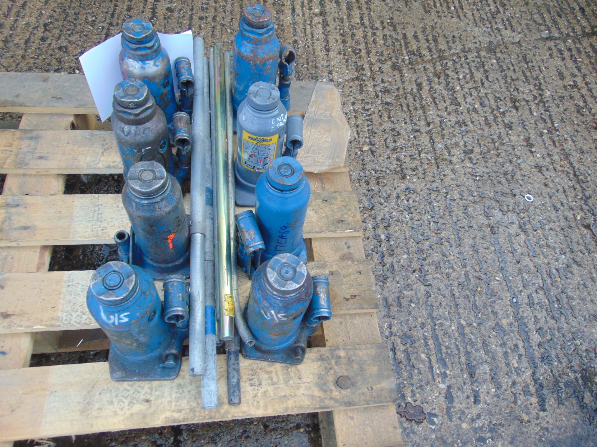 8 x 8 Tonne Hydraulic Bottle Jacks with Handles as shown