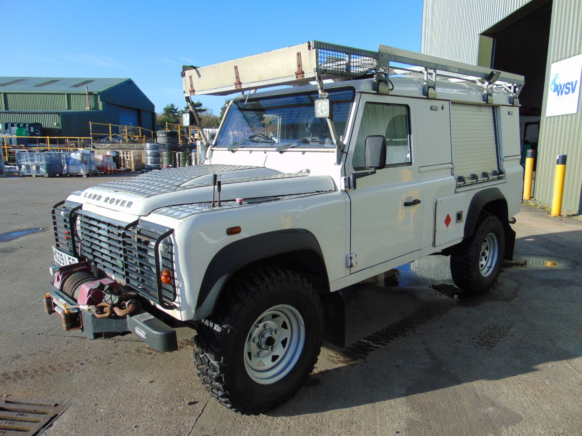 1 Owner 2009 Land Rover Defender 110 Puma hardtop 4x4 Utility vehicle (mobile workshop) - Image 3 of 35