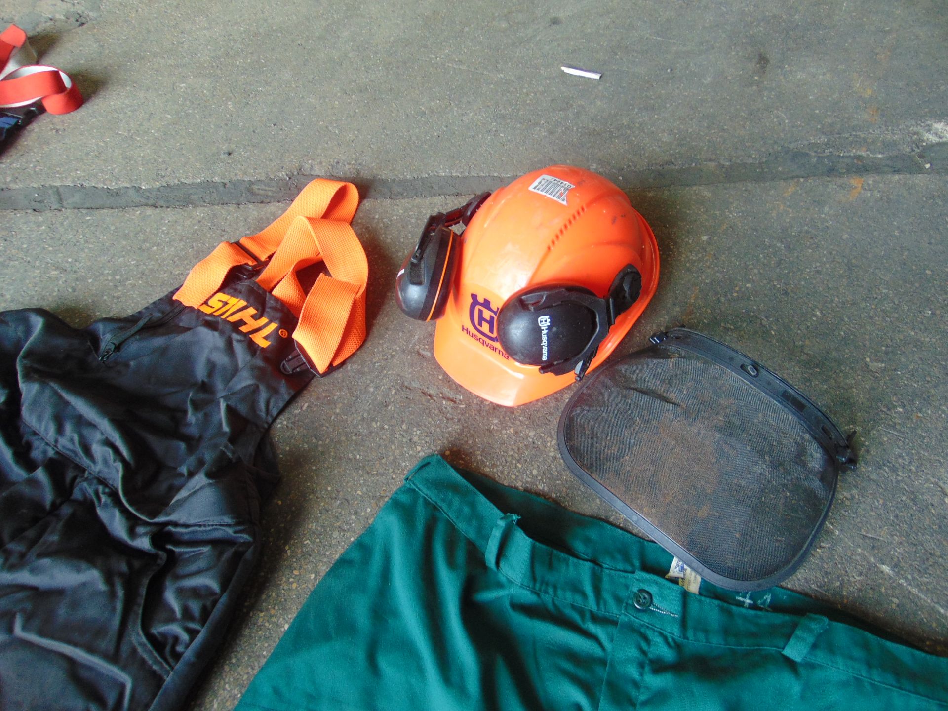 Mixed Chainsaw Personal Protective Equipment - Image 6 of 6