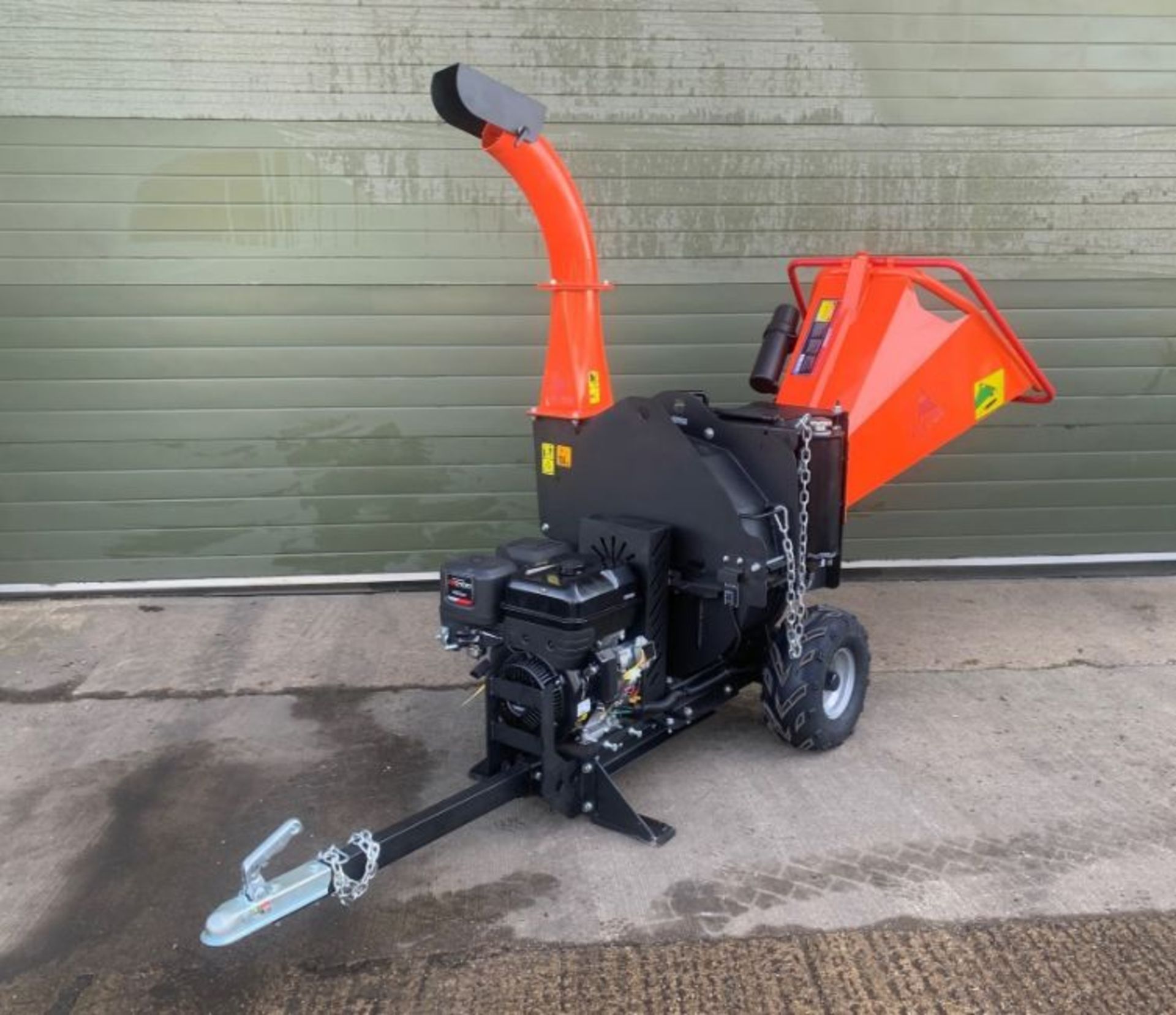 * BRAND NEW * Unused Armstrong DR-GS-15SF Electric start, Petrol Powered Hydraulic feed Wood Chipper - Image 10 of 41