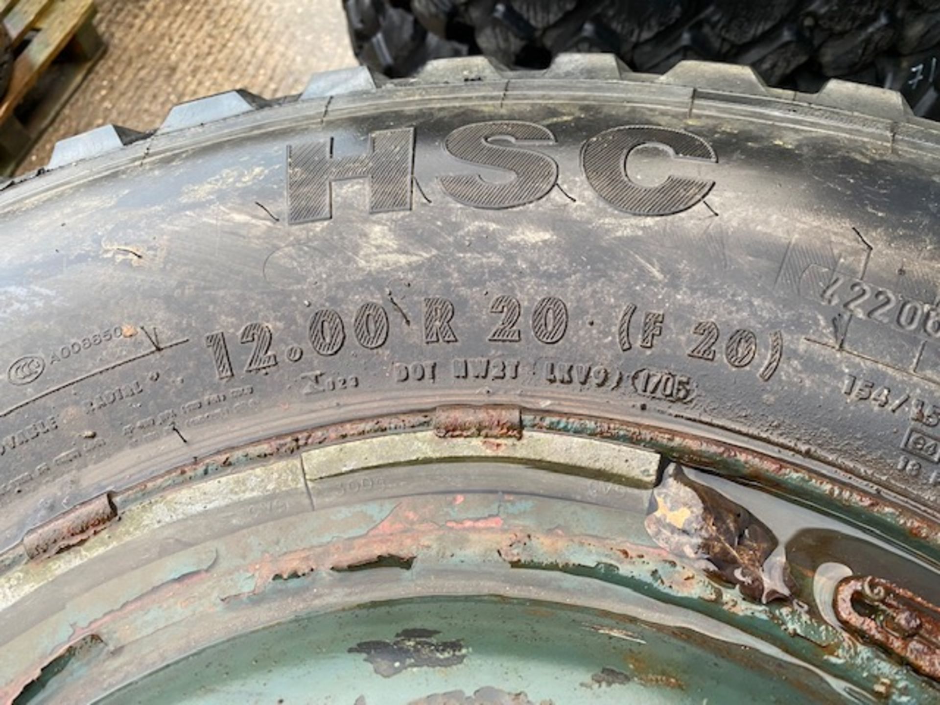 Qty 4 x Continental 12.00R20 HSC Construction tyres on 10 stud split rims - Image 7 of 7