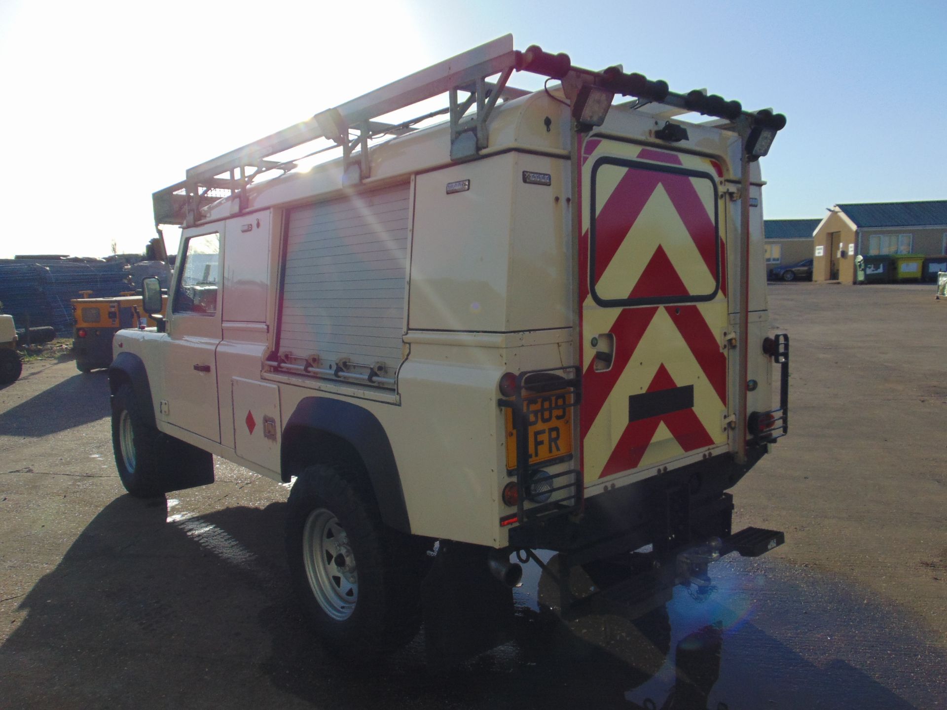 1 Owner 2009 Land Rover Defender 110 Puma hardtop 4x4 Utility vehicle (mobile workshop) - Image 8 of 35