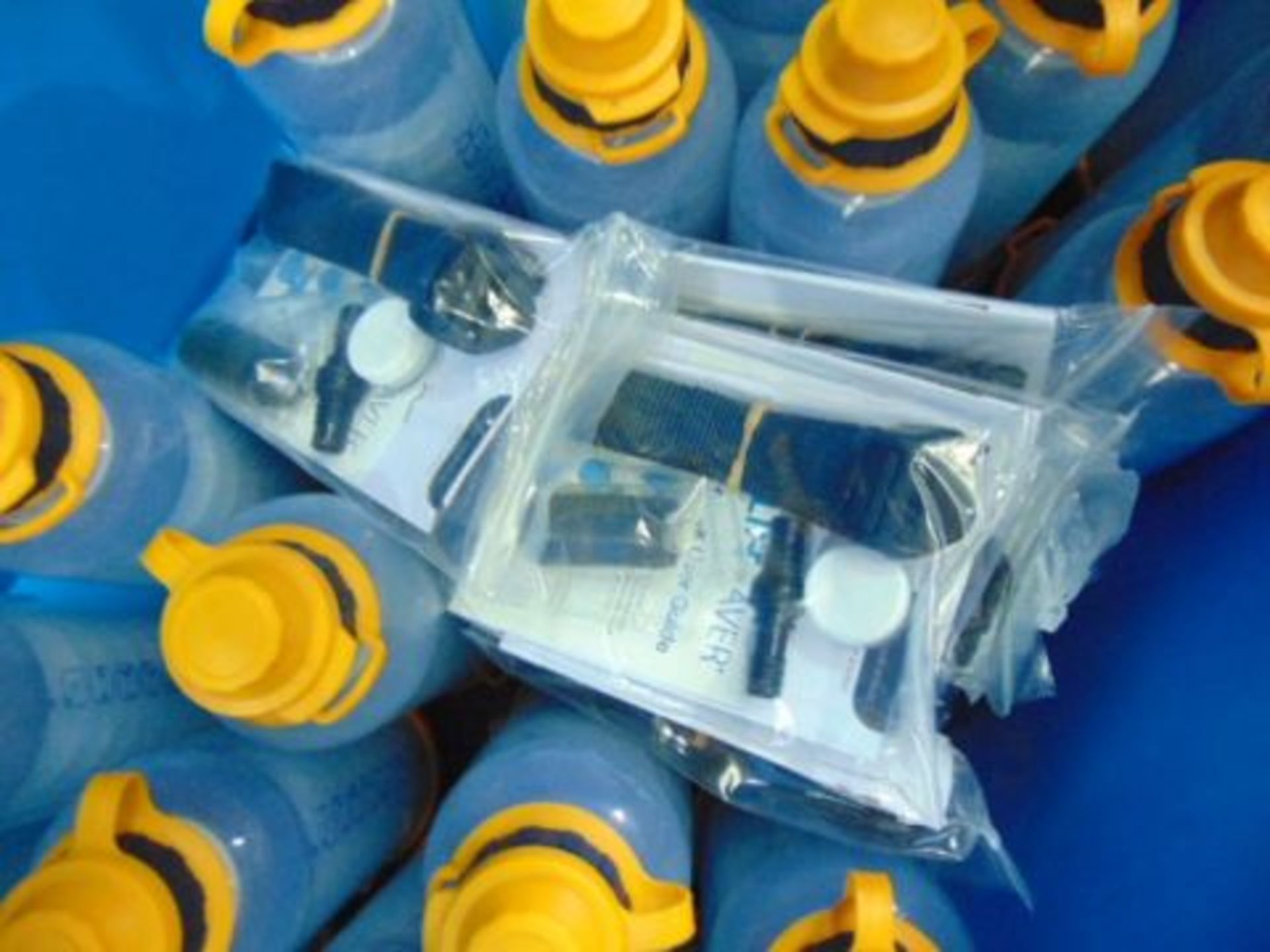24 x Unissued Lifesaver 400UF ultra filtration water bottles, with storage box - Image 2 of 7