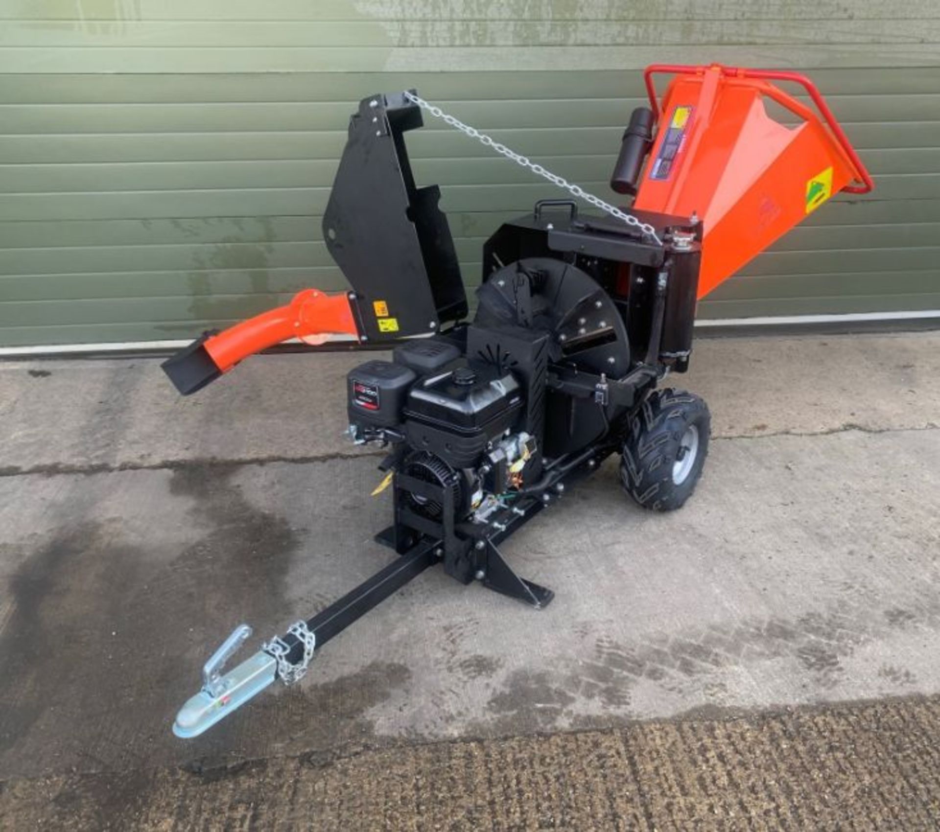 * BRAND NEW * Unused Armstrong DR-GS-15SF Electric start, Petrol Powered Hydraulic feed Wood Chipper - Image 13 of 41