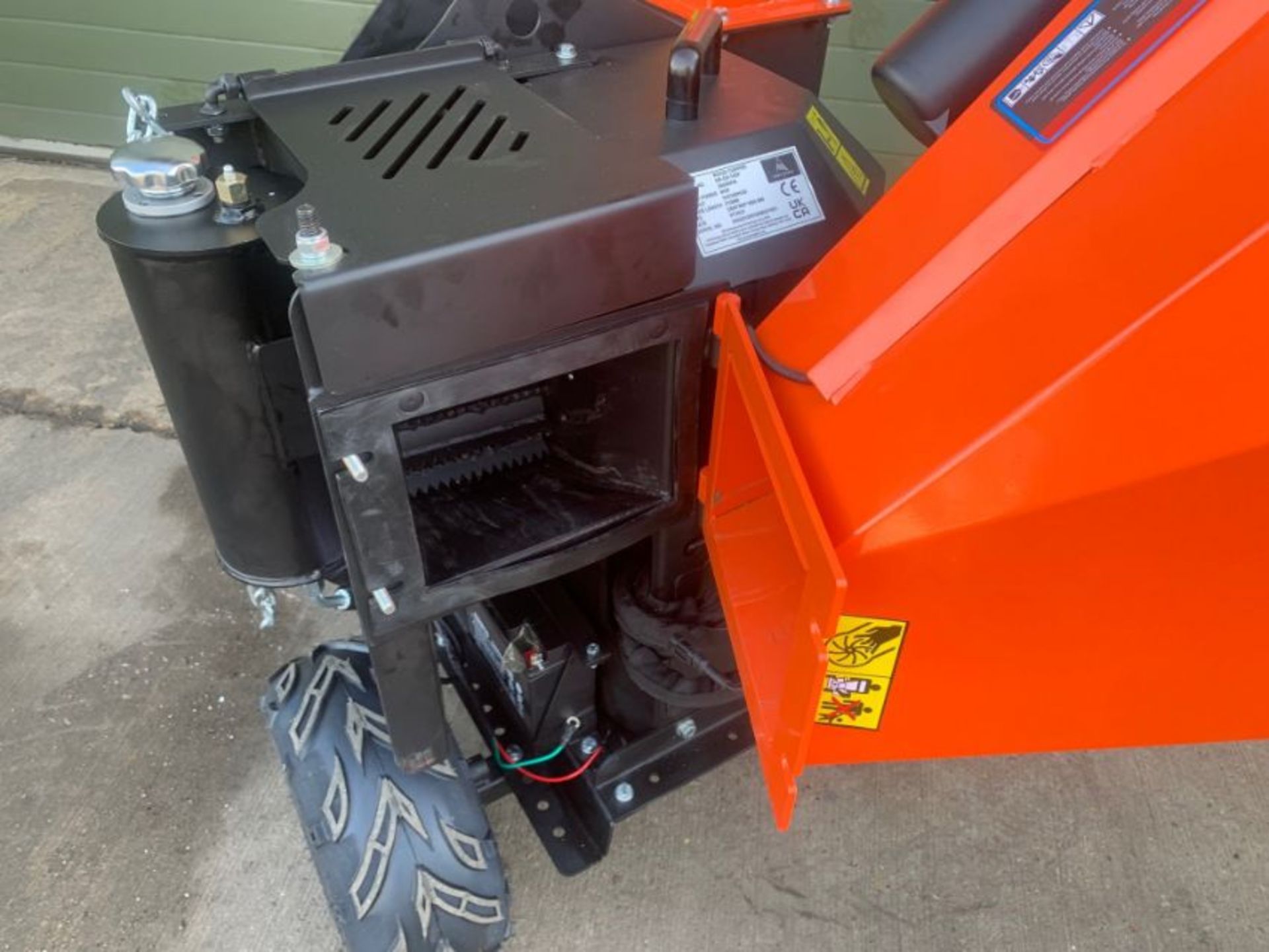 * BRAND NEW * Unused Armstrong DR-GS-15SF Electric start, Petrol Powered Hydraulic feed Wood Chipper - Image 22 of 41