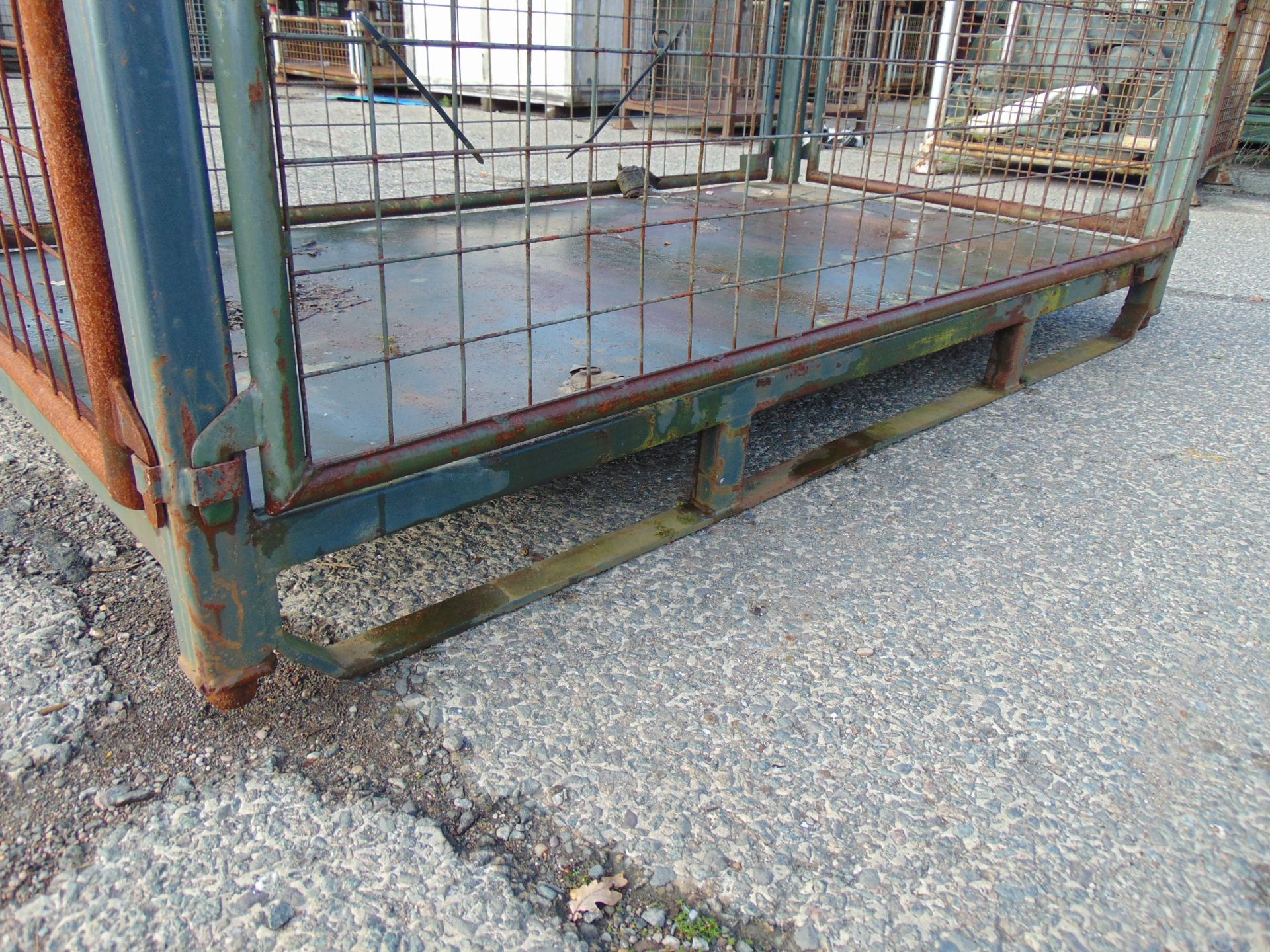 Heavy Duty Metal Stackable Stillage / Post Pallet - Image 3 of 3