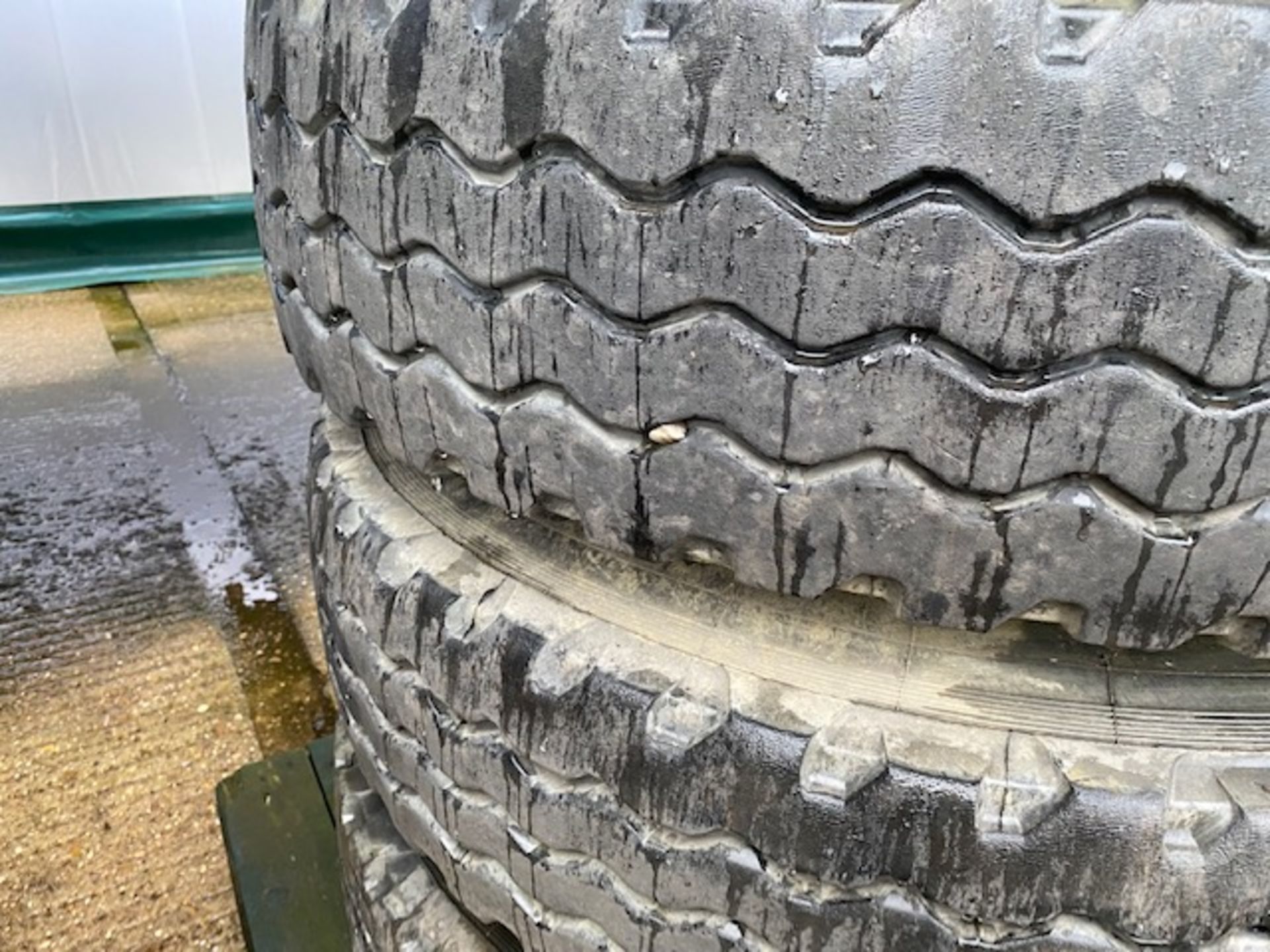 Qty 4 x Continental 12.00R20 HSC Construction tyres on 10 stud split rims - Image 4 of 7