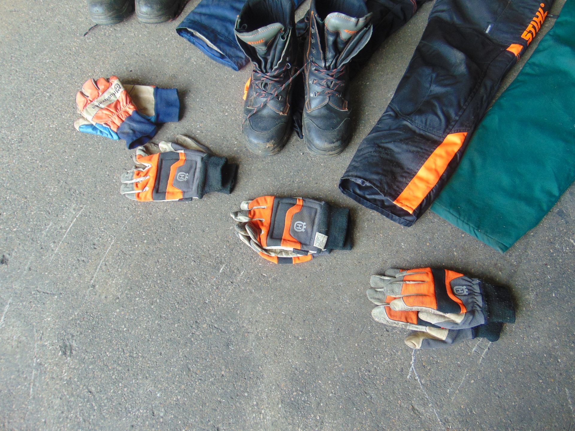 Mixed Chainsaw Personal Protective Equipment - Image 5 of 6