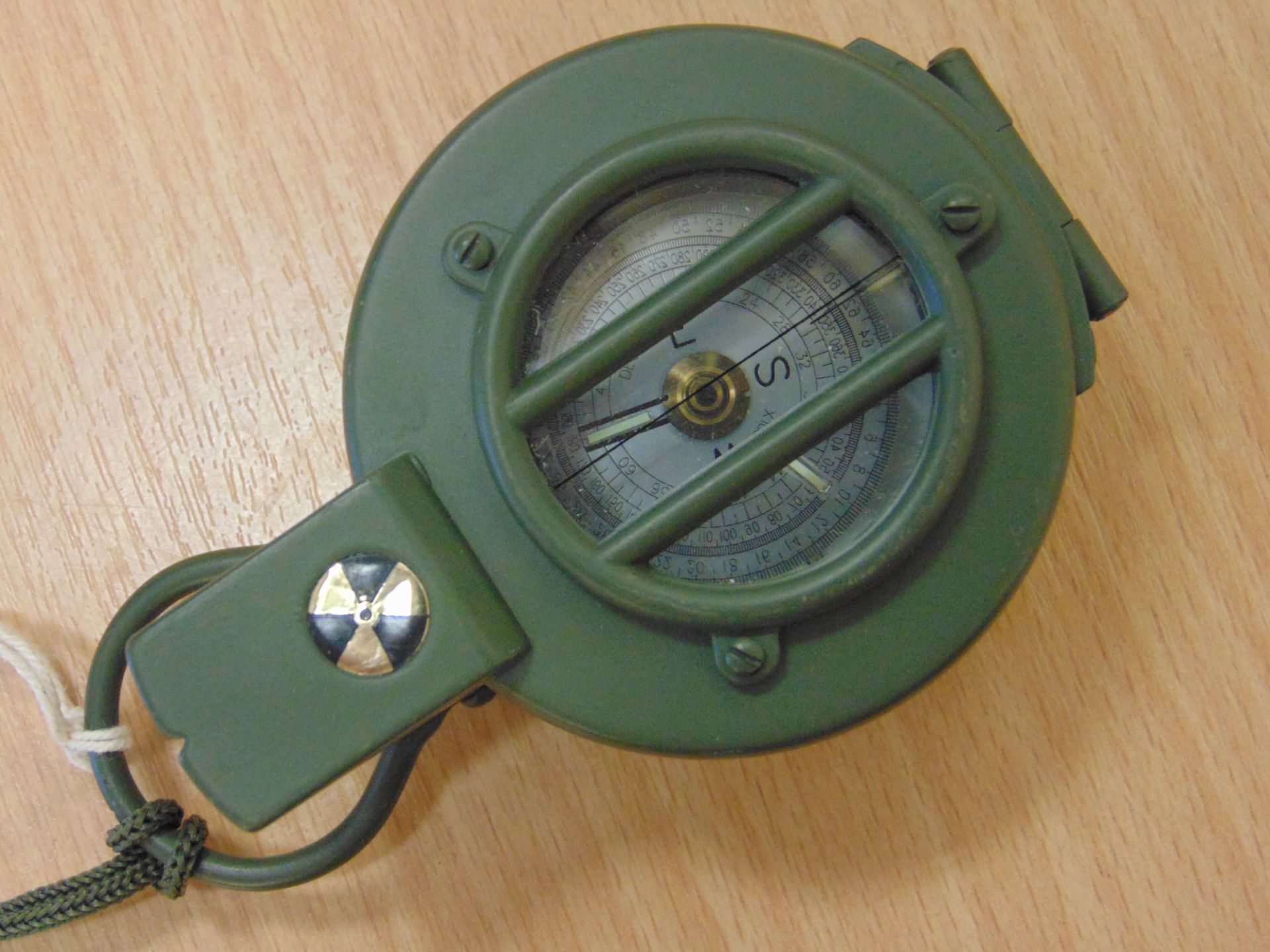 FRANCIS BAKER M88 PRISMATIC COMPASS BRITISH ARMY ISSUE MADE IN UK ** UNISSUED** - Image 2 of 6