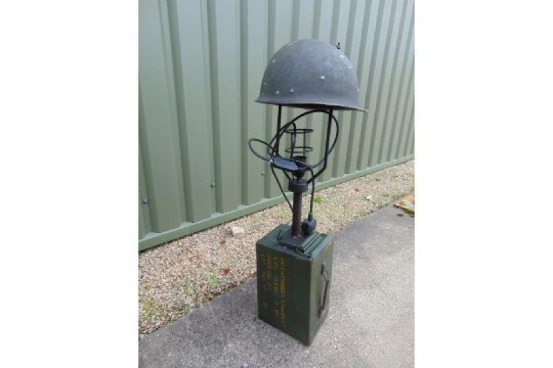 VERY UNUSUAL TABLE/SIDE LAMP MADE FROM ORIGINAL STEEL HELMET AND 50CAL AMMO BOX - Bild 2 aus 6
