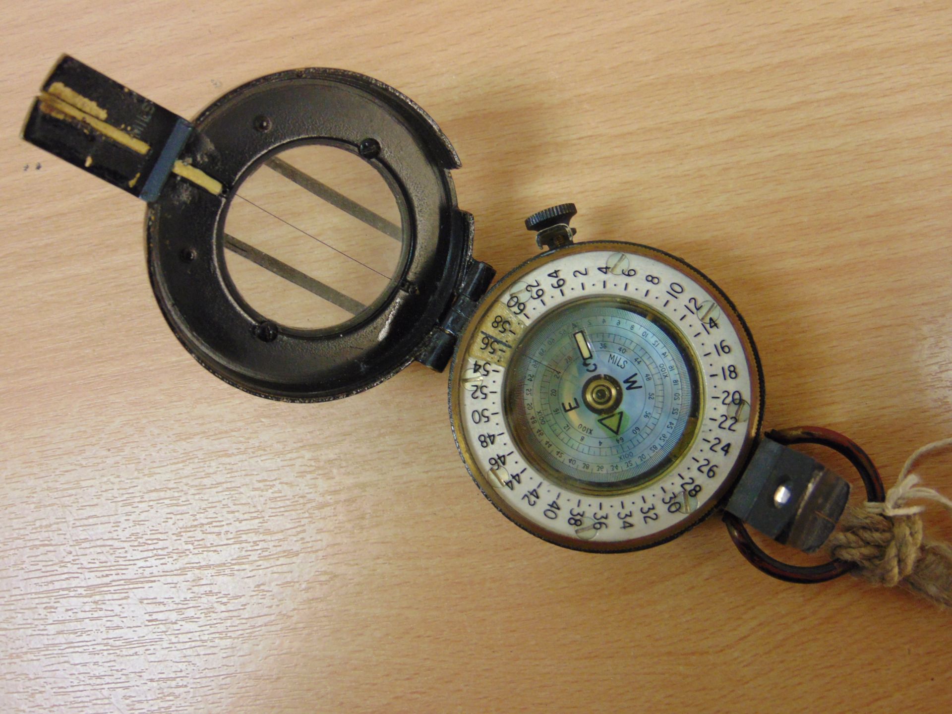 WW2 DATED1943 RC MK1 BRASS PRISMATIC COMPASS WITH LANYARD - Image 3 of 7
