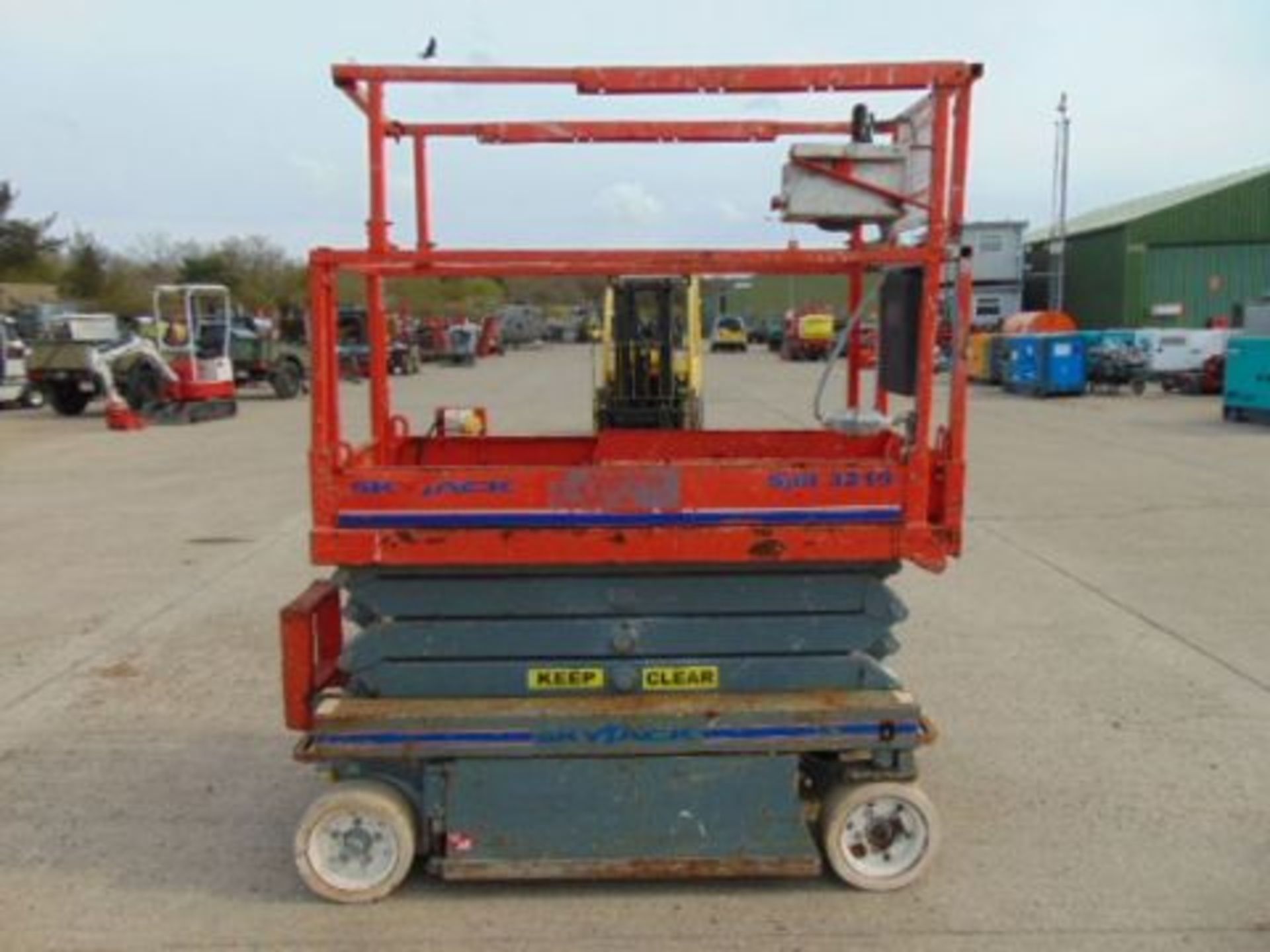 SKYJACK SJIII 3219 Electric Scissor Lift Access Platform ONLY 216 Hours! - Image 4 of 15