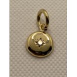 18ct gold pendant with central diamond