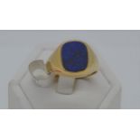 18ct yellow gold lapis signet ring, approx size Q. hallmark worn. Approx gross weight 10g. This item