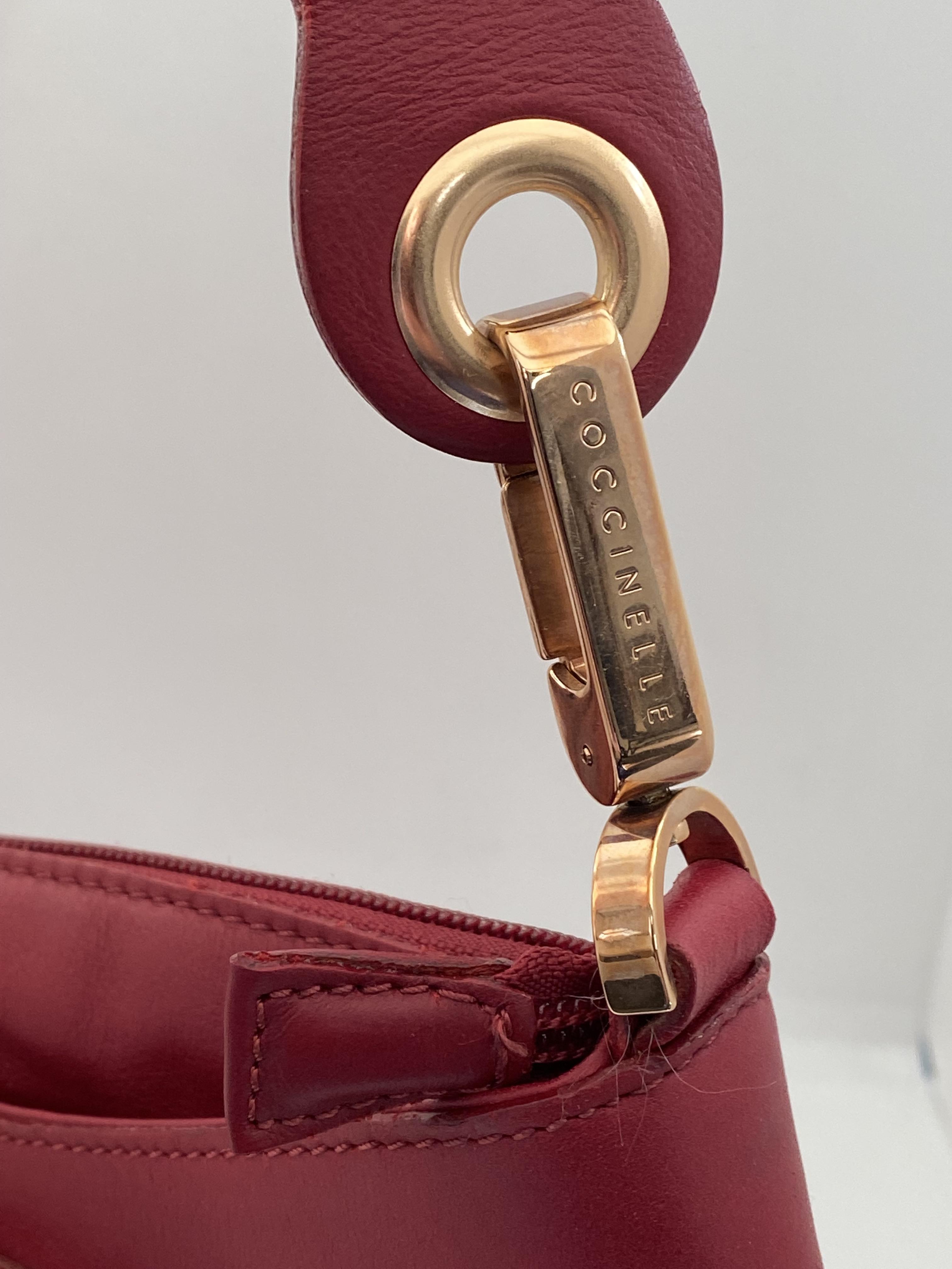 A genuine Coccinelle leather handbag featuring a striking red soft leather with contrasting gold - Image 4 of 6