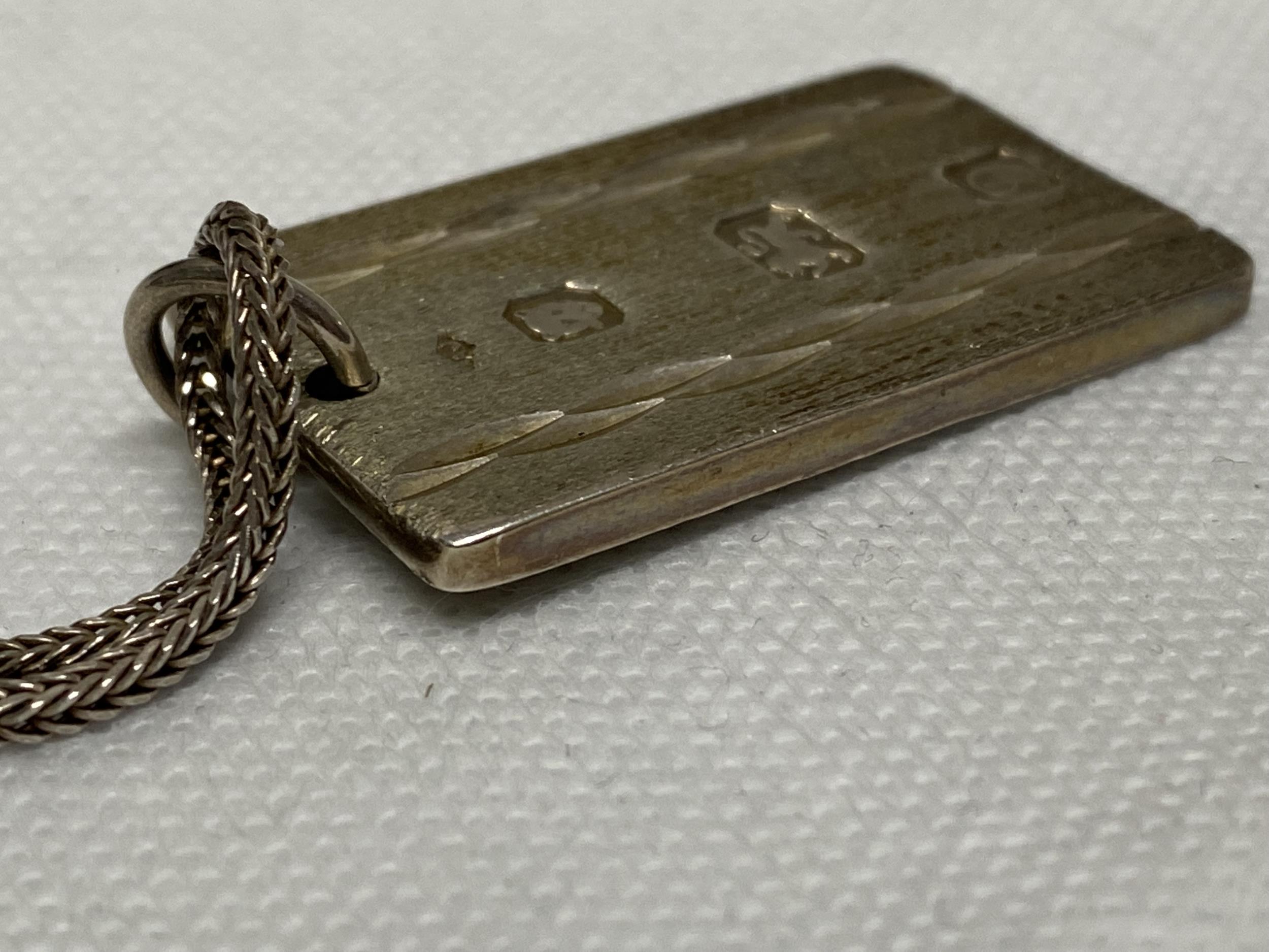 Chunky silver ingot Hallmarked London 1978 on silver chain stamped 925 - Image 4 of 5