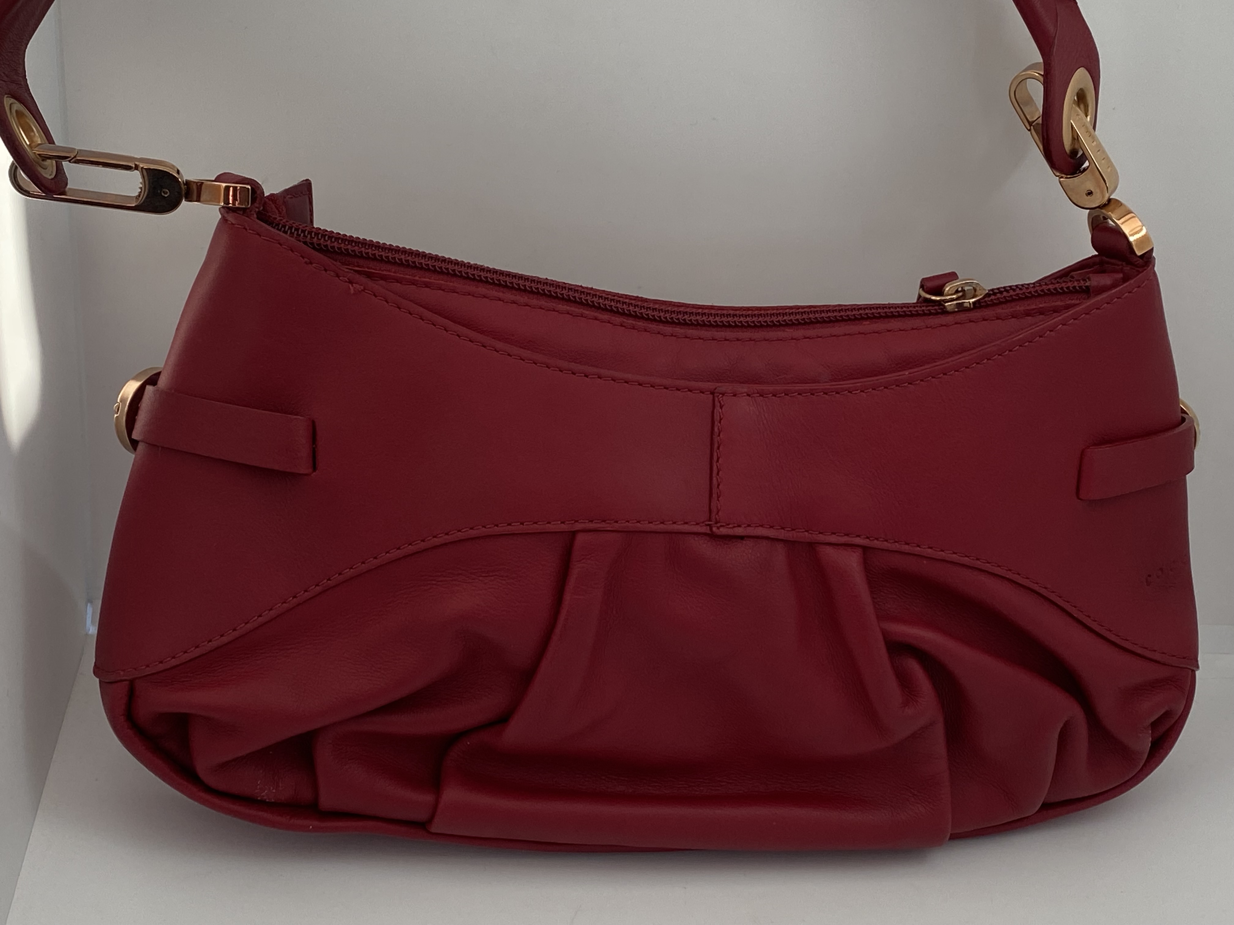 A genuine Coccinelle leather handbag featuring a striking red soft leather with contrasting gold - Image 5 of 6