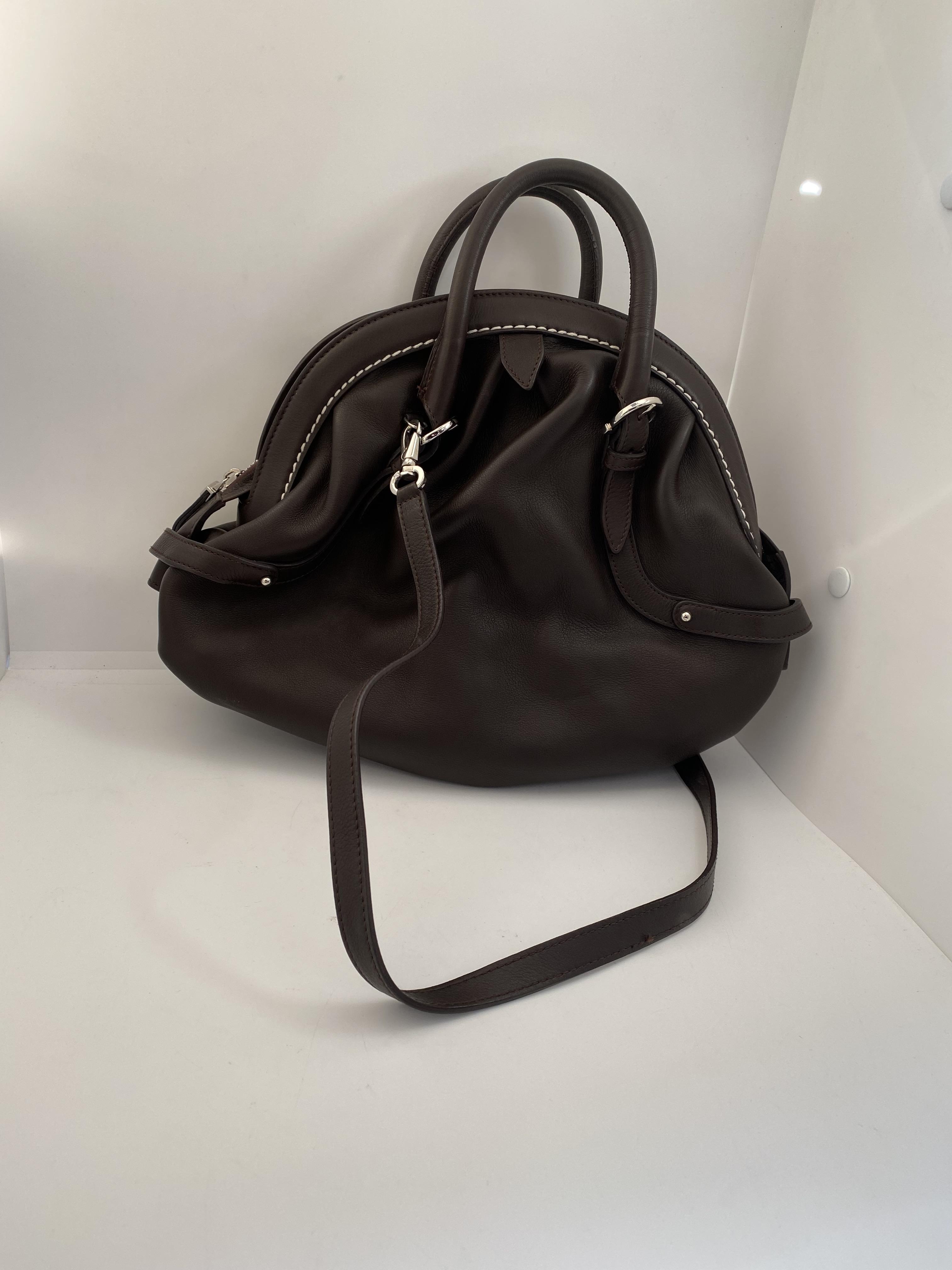 Original and unused Italian brown leather handbag with cream stitching and chromed zip, by Salvatore