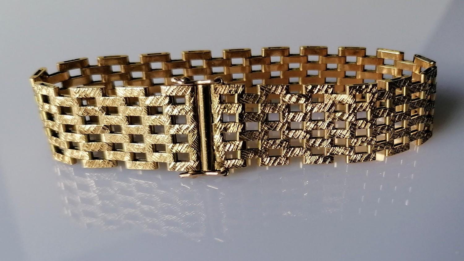 A mid-century gold gate-link bracelet, hallmarked 9ct, 18.5 cm, clasp good, 26.49g - Image 3 of 3