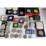 A quantity of commemorative coins, crowns and medallions, mostly relating to the Royal Family, etc