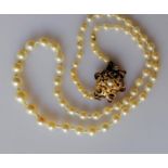 A graduated string of cultured pearls, (largest 6mm, smallest 3mm) with pearl cluster clasp, 40 cm,