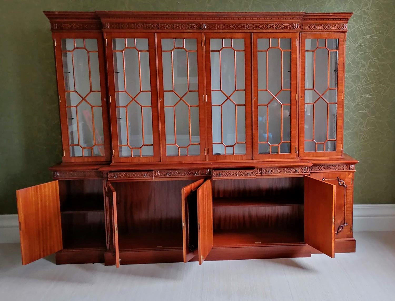 A Chippendale-style breakfront mahogany six-door bookcase with astragal front, blind carving to - Image 6 of 7