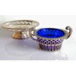 An Edwardian silver pierced sugar bowl with blue glass liner by Samuel M Levi, 1905, 6.5 H cm and