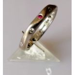 A Jeremy Hoyle carved 18ct white gold ruby and diamond eternity ring, size K 1/2, hallmarked, 3.81g