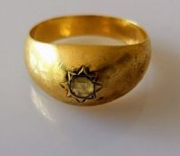 A gold gypsy ring with brilliant-cut diamond (tested) decoration, approx. 0.02 carats, size W,