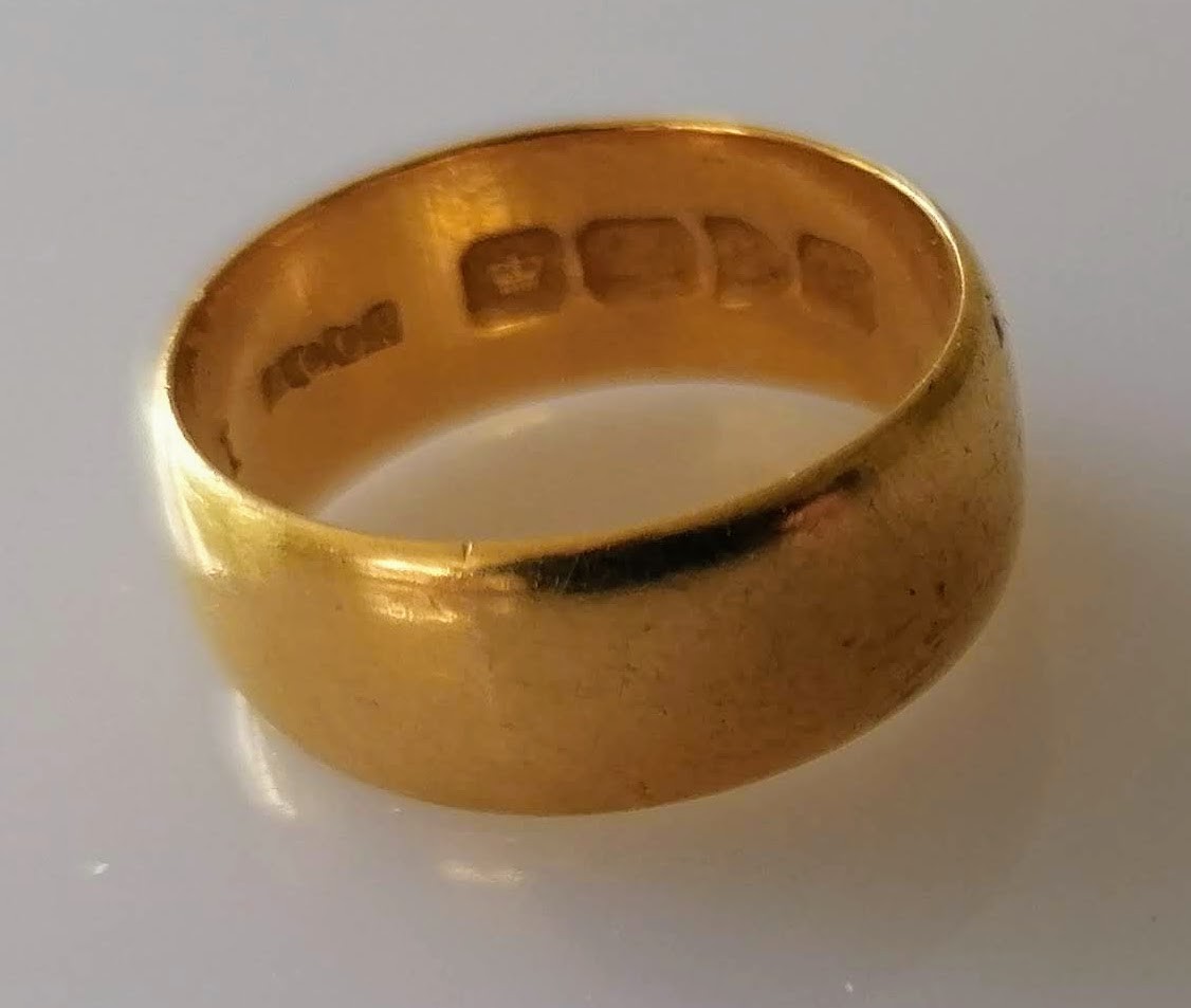 A 22ct yellow gold wedding band, size K 1/2, 7mm, hallmarked, 5.82g