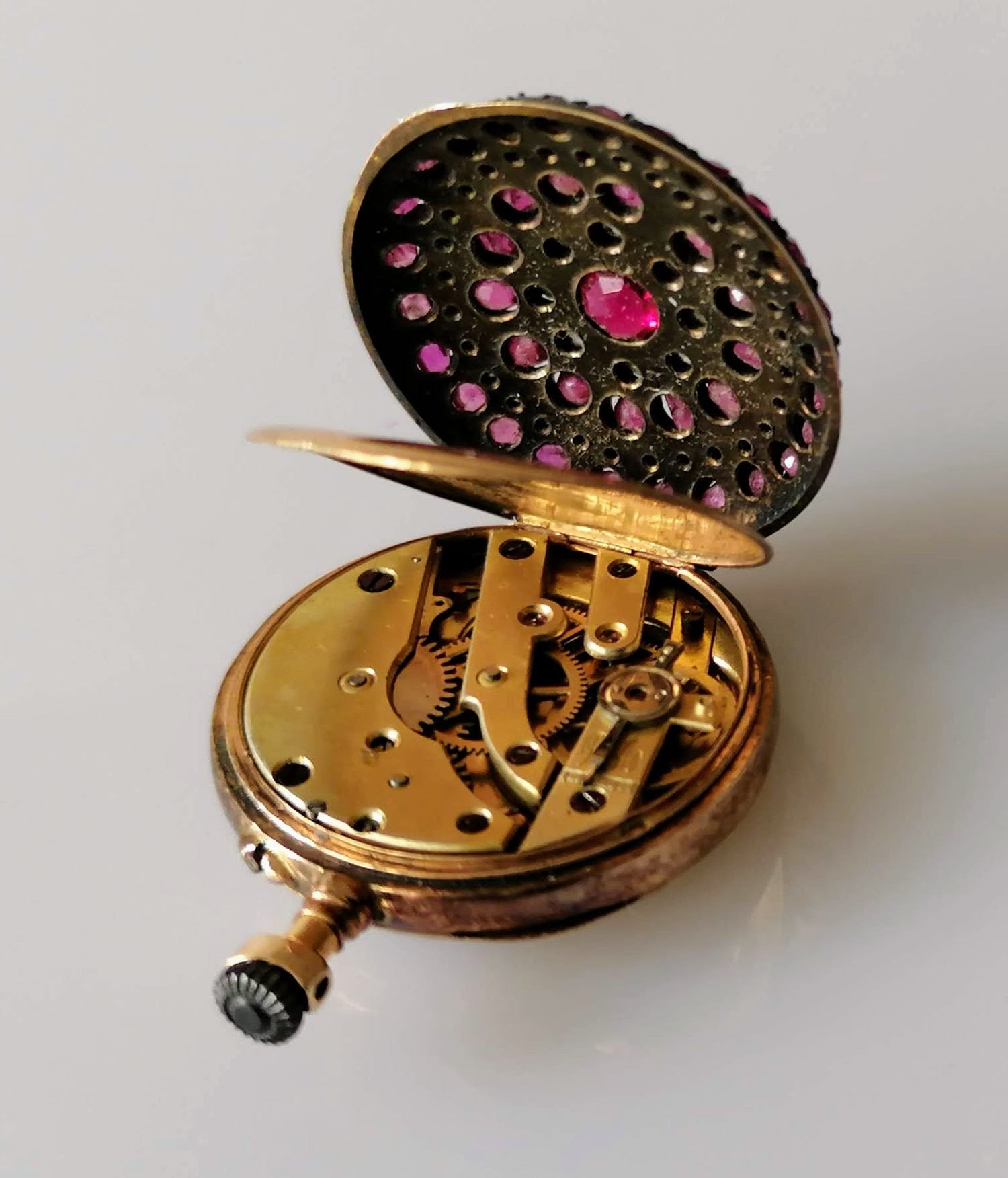 A late 19th century French ladies gold fob watch set with rubies and diamonds, manual wind, Roman - Bild 6 aus 6