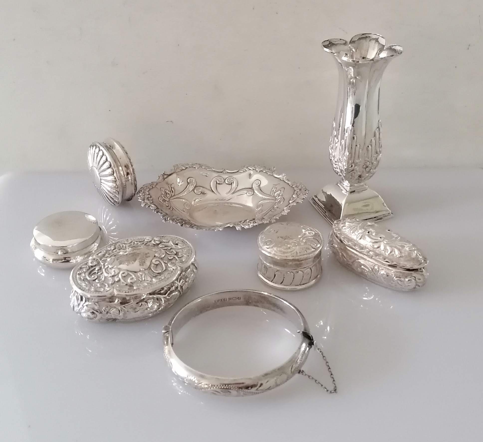 An assortment of four late Victorian Birmingham silver ring or pill boxes, (one other, plain, not