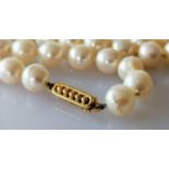 An Art Deco-style single row of seventy-seven cultured pearls measuring 7.15mm to 7.40mm on a beaded