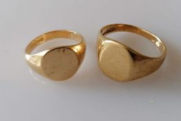 Two 9ct yellow gold signet rings, sizes G, N, hallmarked, 6.07g (2)